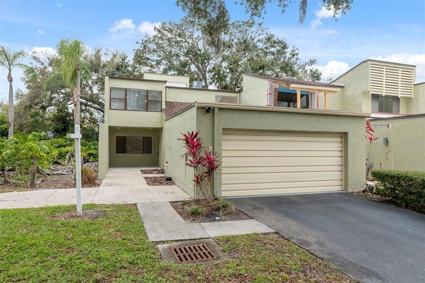Picture of 13502 Palmwood Lane Unit 13502, Tampa FL 33618