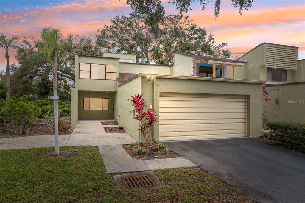 Picture of 13502 Palmwood Lane Unit 13502, Tampa, FL 33618