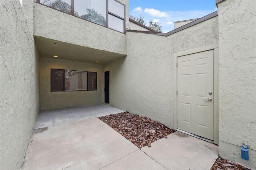 Picture of 13502 Palmwood Lane Unit 13502, Tampa FL 33618