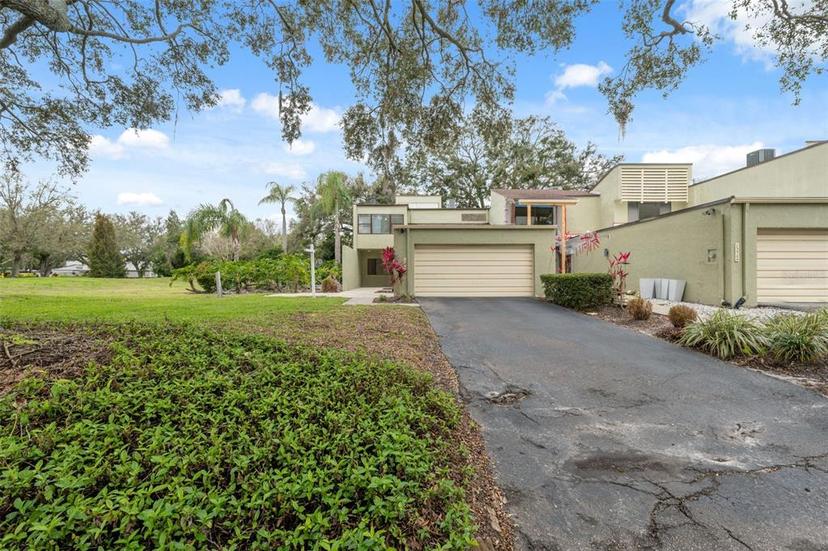 Picture of 13502 Palmwood Lane Unit 13502, Tampa FL 33618