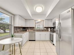 Picture of 623 Oak Hill Circle Unit 28, Sarasota, FL 34232