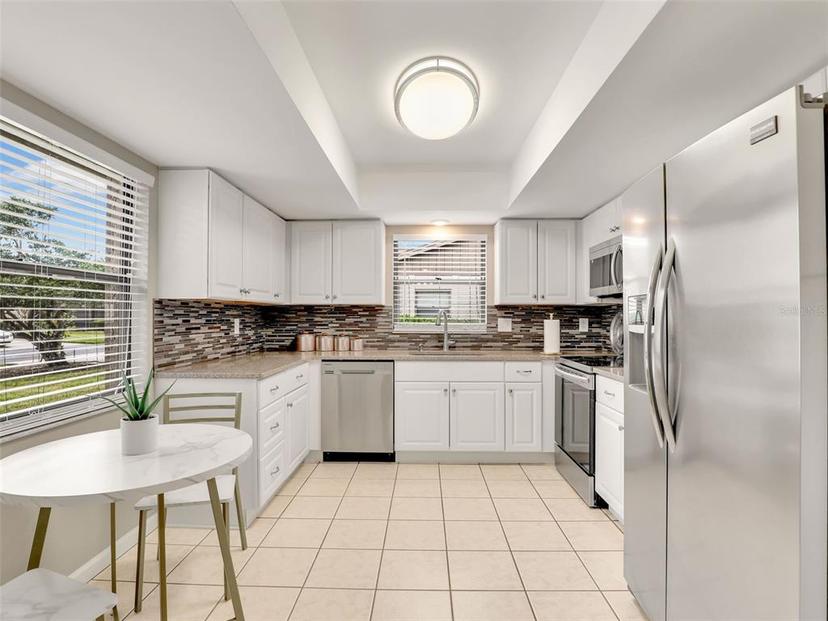 Picture of 623 Oak Hill Circle Unit 28, Sarasota FL 34232
