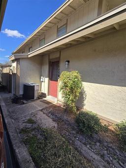 Picture of 852 Creekway Court, Brandon, FL 33511