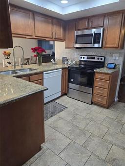 Picture of 852 Creekway Court, Brandon, FL 33511