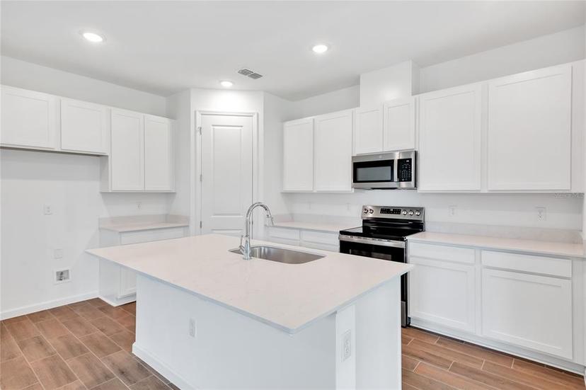 Picture of 1131 Olivine Avenue, Dundee FL 33838