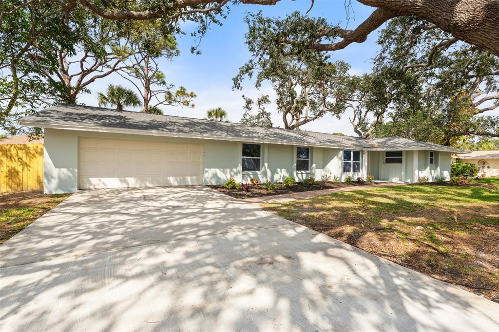 Picture of 530 Foxglove Road, Venice, FL 34293