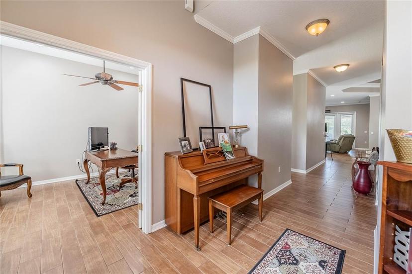 Picture of 7104 Lake Eaglebrooke Way, Lakeland FL 33813