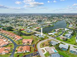 Picture of 916 S Gondola Drive, Venice, FL 34293