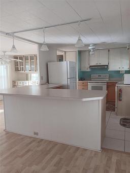 Picture of 276 Inner Drive W, Venice, FL 34285