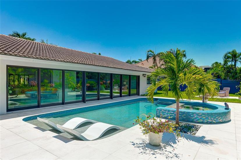 Picture of 526 Bird Key Drive, Sarasota FL 34236