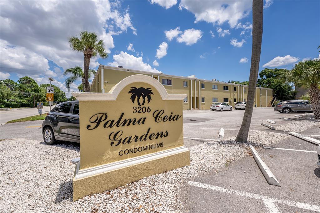 Picture of 3206 W Azeele Street Unit 129, Tampa, FL 33609