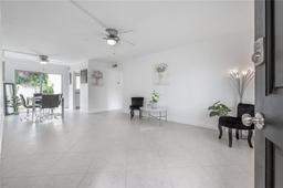Picture of 3206 W Azeele Street Unit 129, Tampa, FL 33609