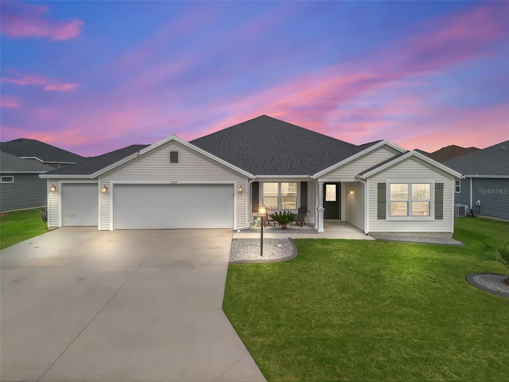 Picture of 3318 Dzuro Drive, Oxford, FL 34484