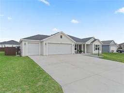 Picture of 3318 Dzuro Drive, Oxford, FL 34484