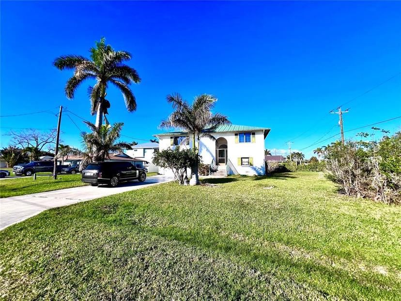 Picture of 103 Tahiti Circle, Naples FL 34113