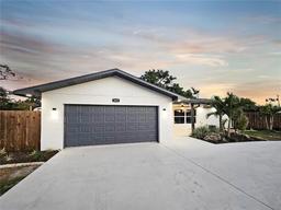 Picture of 605 Cumberland Road, Venice, FL 34293