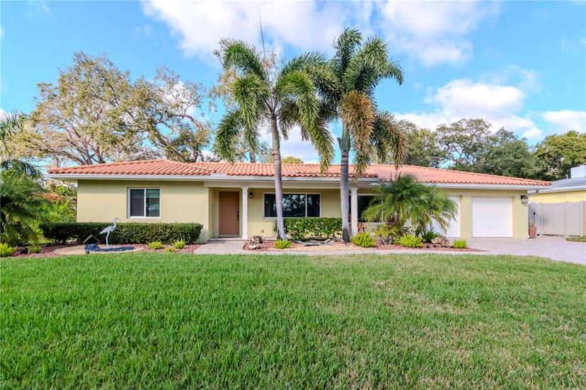 Picture of 220 Garden Circle S, Dunedin FL 34698