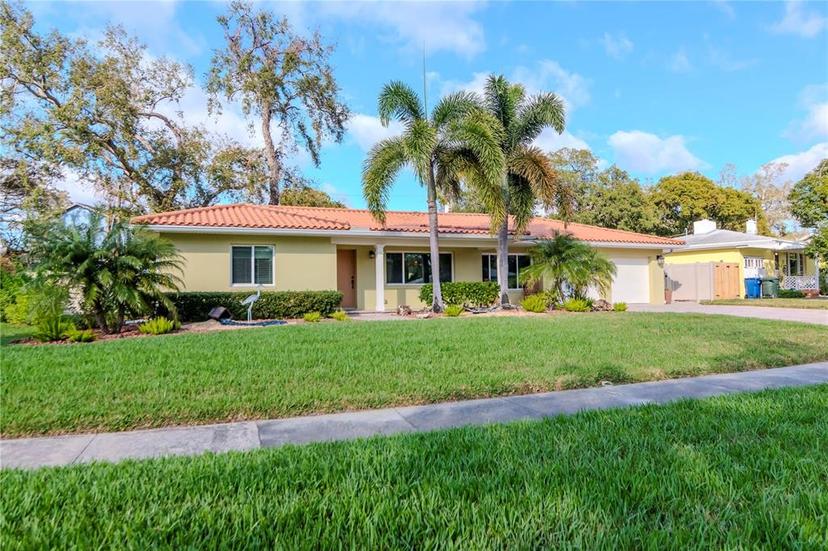 Picture of 220 Garden Circle S, Dunedin FL 34698