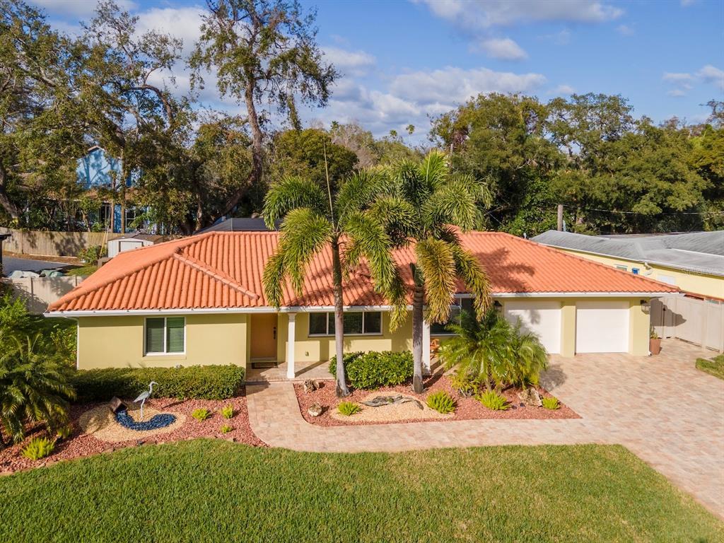 Picture of 220 Garden Circle S, Dunedin, FL 34698