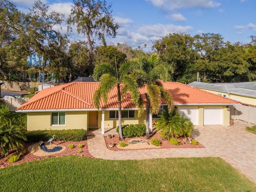 Picture of 220 Garden Circle S, Dunedin FL 34698