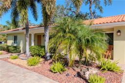 Picture of 220 Garden Circle S, Dunedin, FL 34698