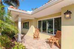 Picture of 220 Garden Circle S, Dunedin, FL 34698