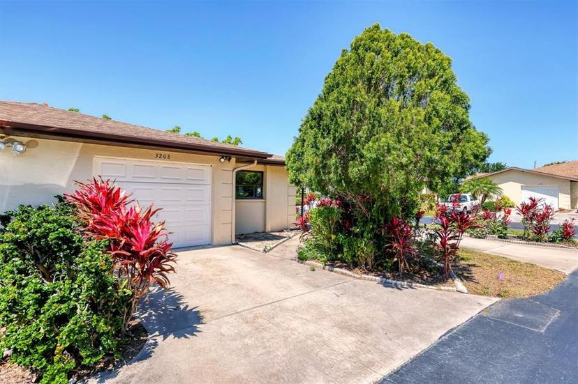 Picture of 3208 Vivienda Boulevard, Bradenton FL 34207