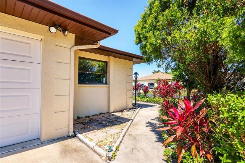 Picture of 3208 Vivienda Boulevard, Bradenton FL 34207