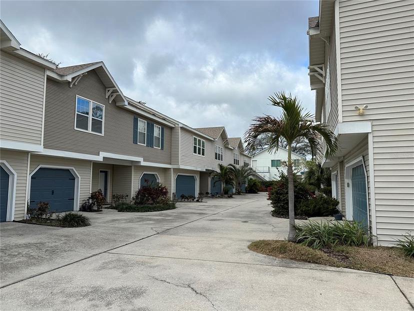 Picture of 2900 W Azeele Street Unit H, Tampa FL 33609