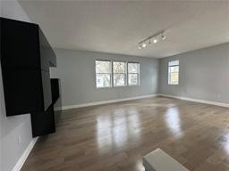 Picture of 2900 W Azeele Street Unit H, Tampa, FL 33609
