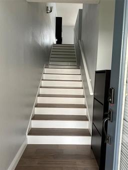Picture of 2900 W Azeele Street Unit H, Tampa, FL 33609