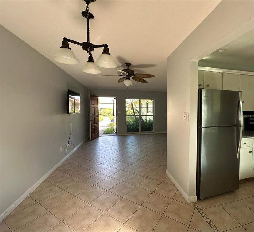 Picture of 2105 Pueblo Circle Unit V2, Sarasota FL 34231