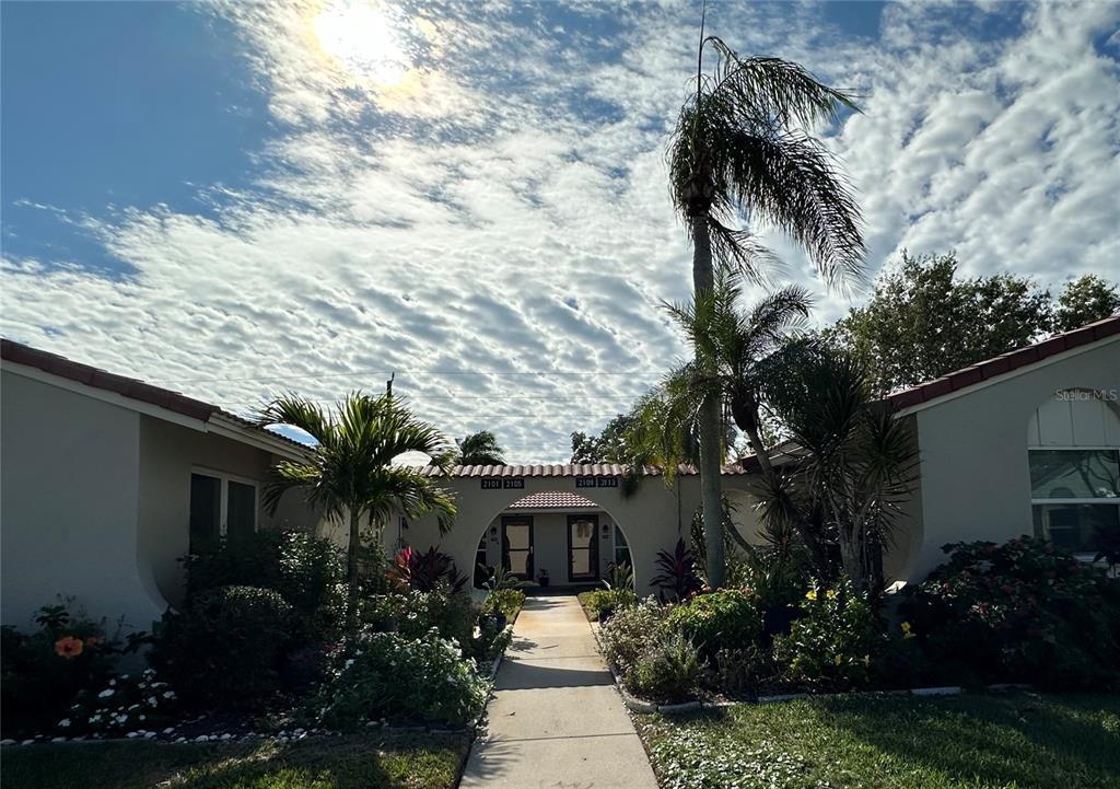 Picture of 2105 Pueblo Circle Unit V2, Sarasota, FL 34231