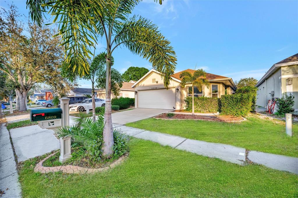 Picture of 6809 Exeter Park Place, Apollo Beach, FL 33572