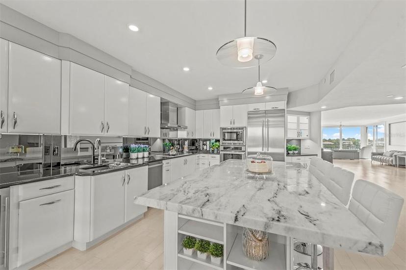 Picture of 1280 Dolphin Bay Way Unit 402, Sarasota FL 34242