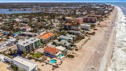 Picture of 1300 Gulf Boulevard Unit 202, Indian Rocks Beach, FL 33785