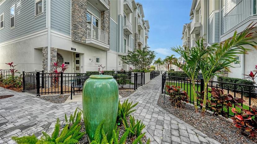 Picture of 512 Laurel Park Drive, Sarasota FL 34236