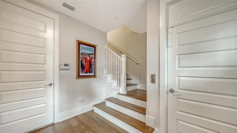Picture of 512 Laurel Park Drive, Sarasota FL 34236
