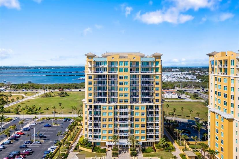 Picture of 130 Riviera Dunes Way Unit 902, Palmetto FL 34221