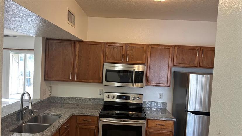 Picture of 6011 Skydale Way Unit 101, Riverview FL 33578