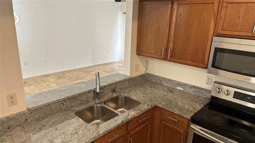 Picture of 6011 Skydale Way Unit 101, Riverview FL 33578