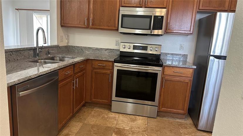 Picture of 6011 Skydale Way Unit 101, Riverview FL 33578