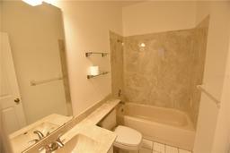 Picture of 5528 Hampstead Heath Unit 2, Sarasota, FL 34235