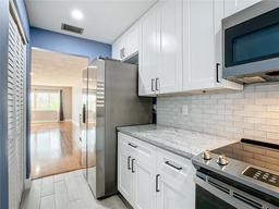 Picture of 4570 Overlook Drive Ne Unit 282, St Petersburg, FL 33703