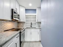 Picture of 4570 Overlook Drive Ne Unit 282, St Petersburg, FL 33703