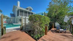 Picture of 462 Island Circle, Sarasota, FL 34242