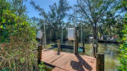 Picture of 462 Island Circle, Sarasota, FL 34242