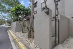 Picture of 1400 1St Avenue W Unit G1, Bradenton, FL 34205