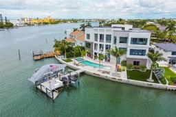Picture of 10100 Tarpon Drive, Treasure Island, FL 33706