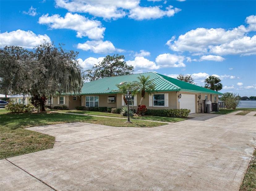Picture of 922 Lake Drive E, Lake Placid FL 33852